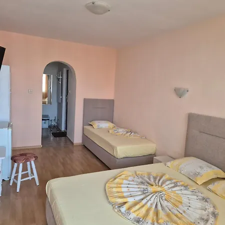 Primorski Briz Guest House-3