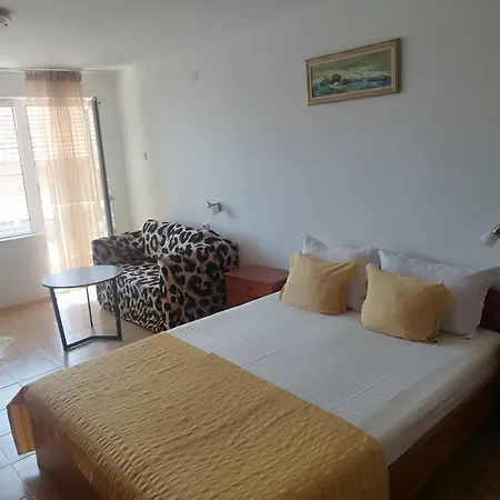 Tzonevi Guest House-3