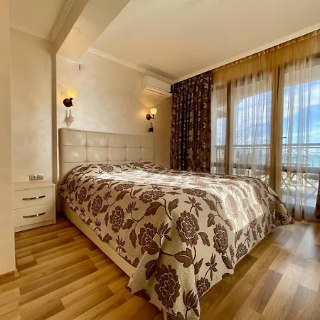 Luxurious 2 Bedroom Appt At The Black Sea Coast-3