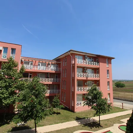 1 Bedroom Apartment In Sunny Day 6-2