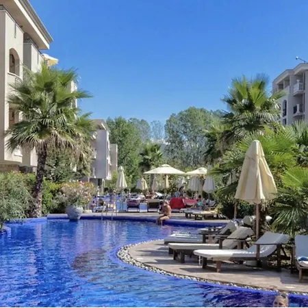Apartment Sleeps 4 With Pools Access - Smart Tvs-3