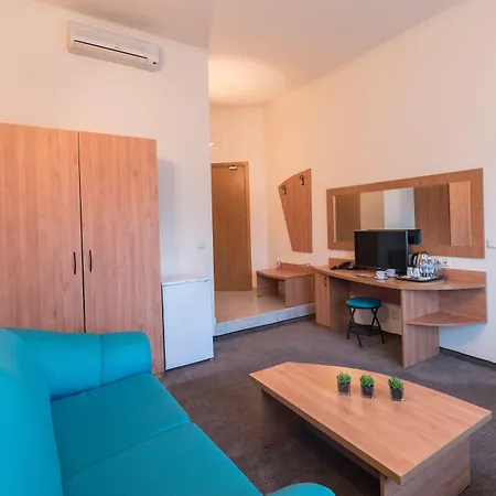Lotus Family Hotel - Free Parking-3