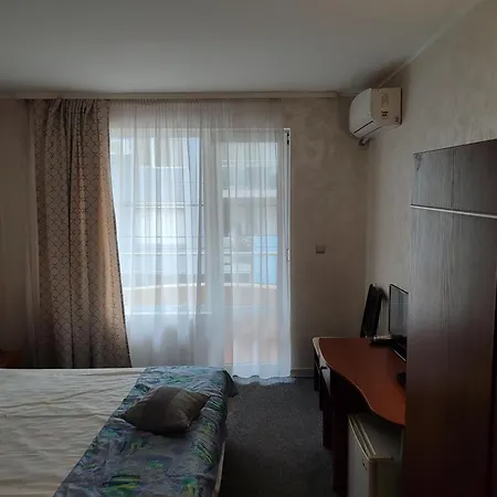 Family Hotel Lazuren Briag-2
