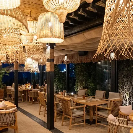 Oasis Vip Club - Настаняване, Ресторант И Плаж-3