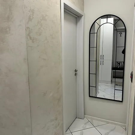 Joy Apartament Burgas Center & Free Parking-2
