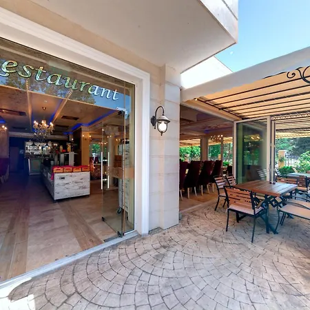 Avenue Deluxe Hotel-2
