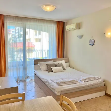 Royal Sun - Sunny Cove Apartment-3