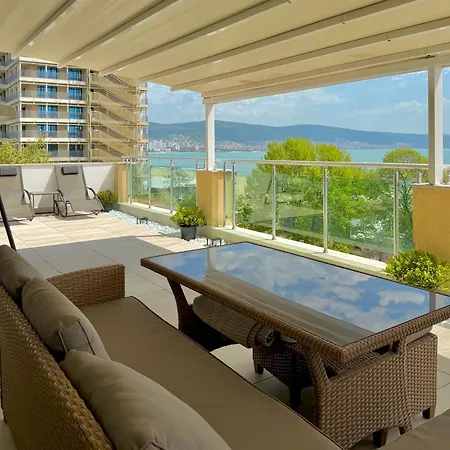 Premium Apartment Midia Beach-2