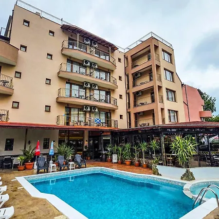 Friends Family Hotel-3