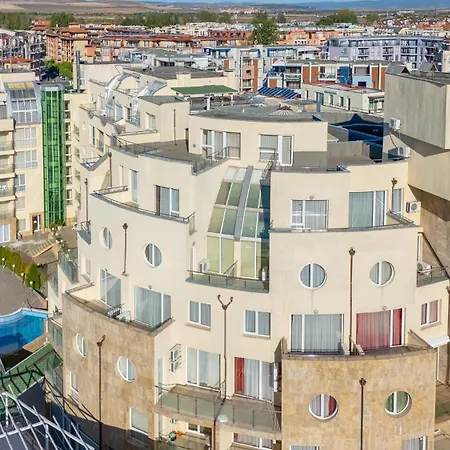 Viva Apartments With Free Parking-3