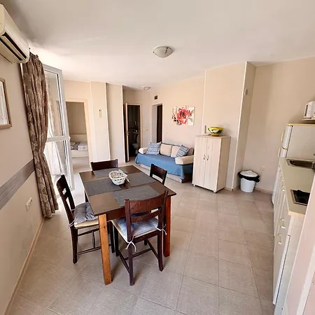 59 Kraybrezhna Apartment-3