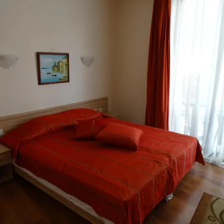 Guest House Red-2