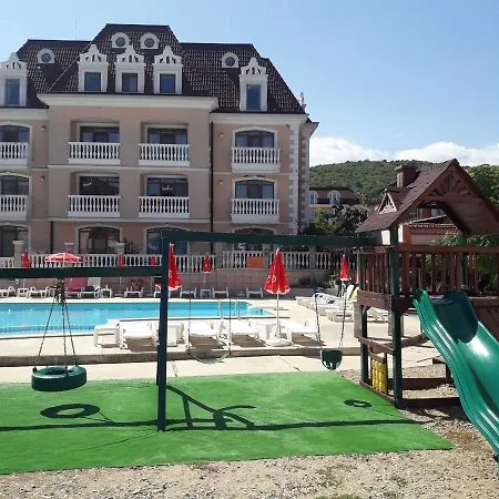 Hotel Black Sea - Breakfast, Pool & Free Parking-3