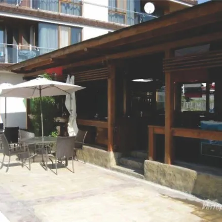 Pomorie Bay Aparthotel-3