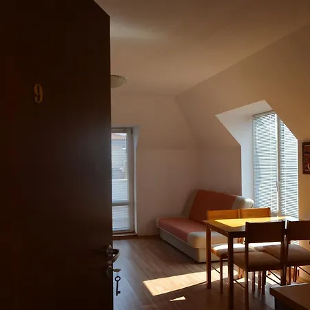 Pretty House-3