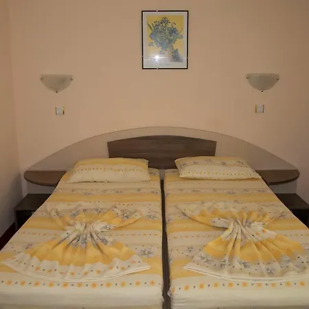 Stedy Guest House-3