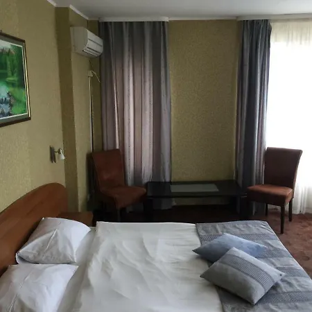 Family Hotel Lazuren Briag-3