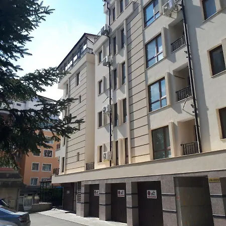 Apartments Flora 1-3