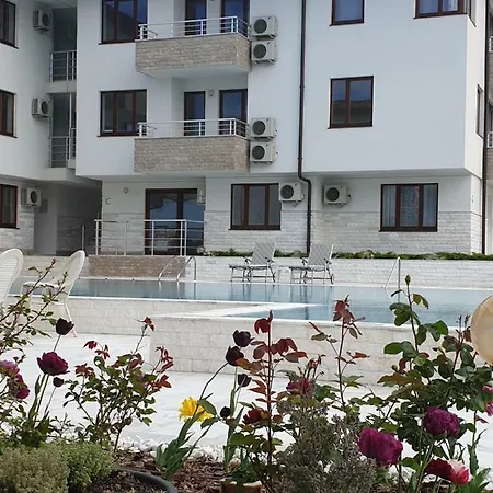 Emerald Hills-2