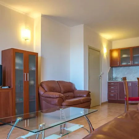 Apartment Central Plaza 1 Bedroom 63 M-2