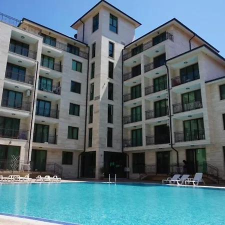 Amadeus Lux - Menada Apartments-3