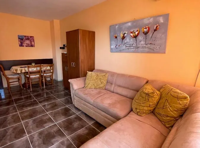 Pet friendly Апартамент Освободител Pomorie