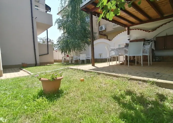 Siana House Hotel Равда