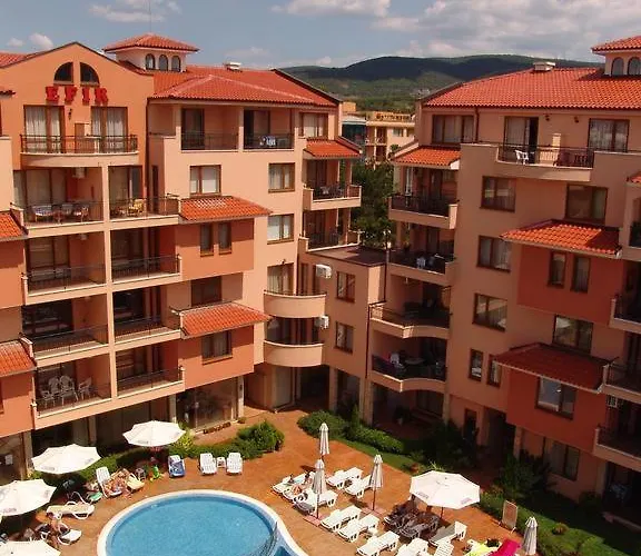 Haustierfreundliches Lovely Holiday Apartment Efir , With Pool Near Beach, Efir Complex, Parking Slantschew brjag