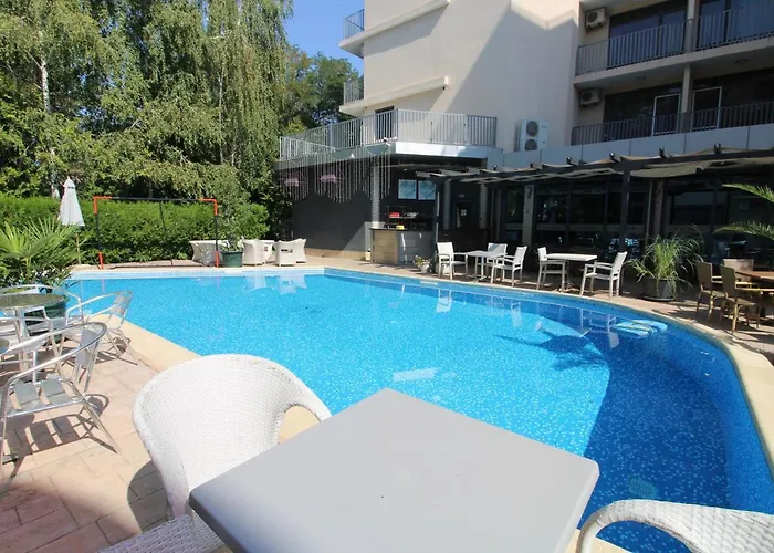 Menada Sapphire Apartments Sunny Beach che accetta animali