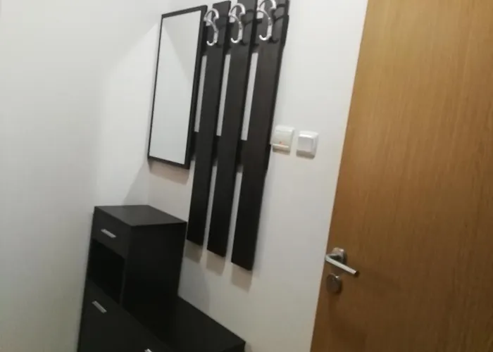 Pet friendly 1 Bedroom Apartment In Sunny Beach Hills Complex