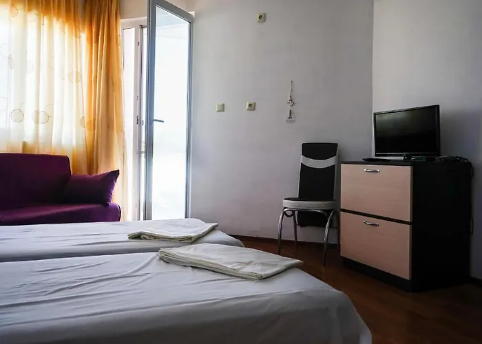 House Rezvaya With Rooms For Rent Резово