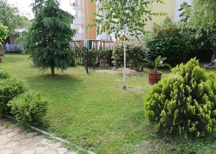 Debbies 2 Bed Apart With Pool And Garden Views Sunny Beach admite animales