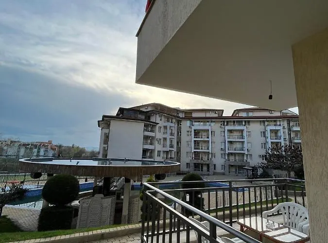 Sunny Beach Hills Apartment