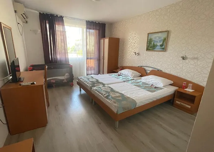 Family Hotel Aqua Равда