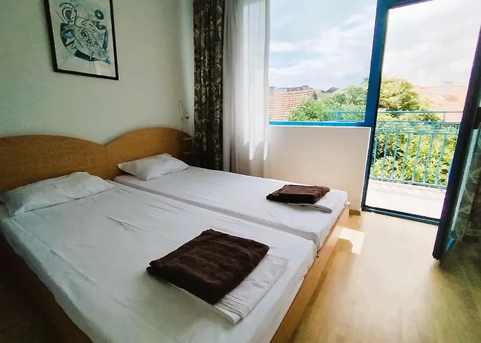 Lira Sto Apartments Pomorie