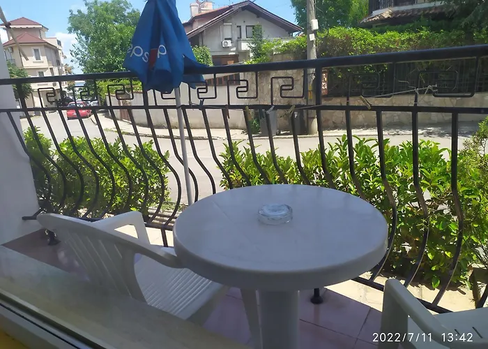 Housedenz Hotel Черноморец