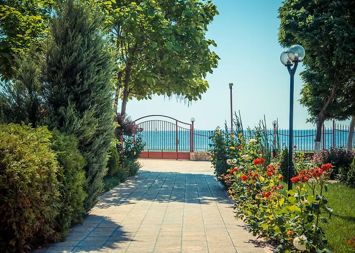 Riviera Fort Beach Apartments Равда