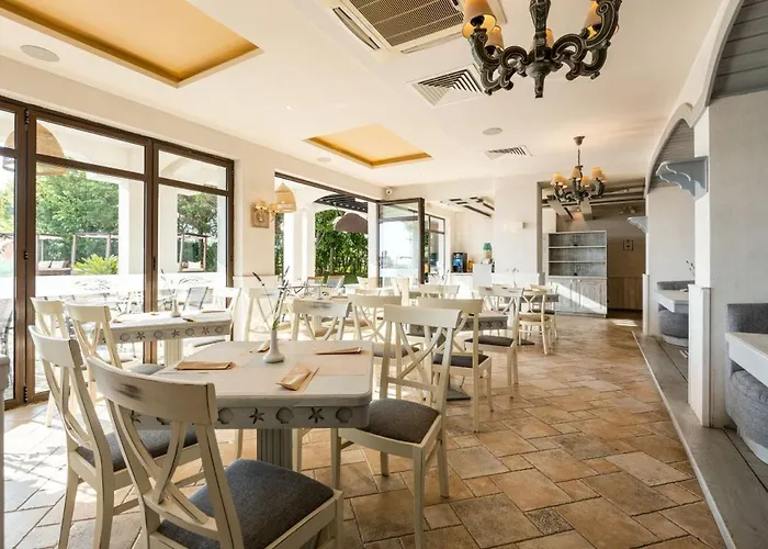 Oasis Beach Club Лозенец