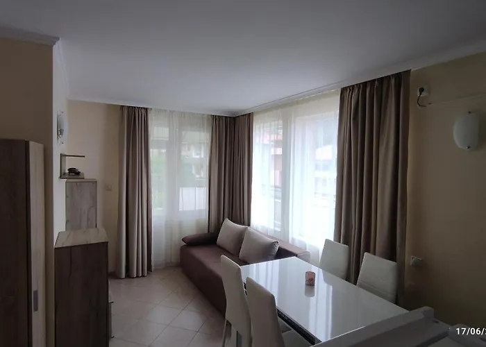 Guest Rooms Marina Обзор