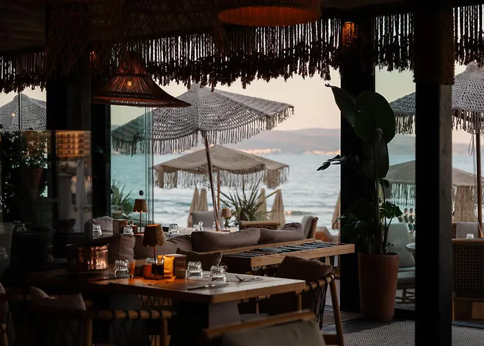 Oasis Vip Club - Настаняване, Ресторант И Плаж Sunny Beach