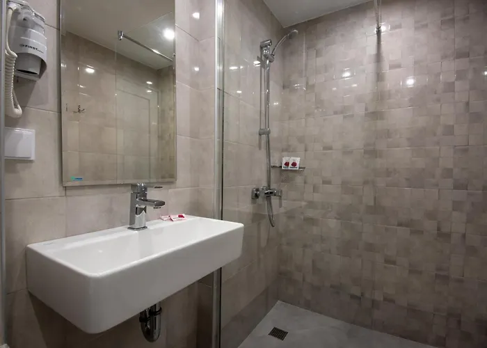 Ariana Hotel Китен
