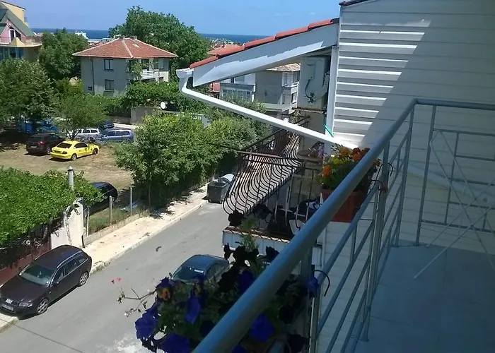 House Of Flowers Ахтопол